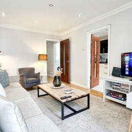 Lovely 4-Bedroom Kilburn Flat with Garden and Parking near Hampstead Heath, Abbey Road by Staylio London
