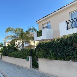 3 bedroom villa with pool 5 minutes to the center of Paphos, hotell Paphoses