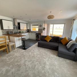 Quiet and Central, Modern Bungalow, Hotel in Hereford