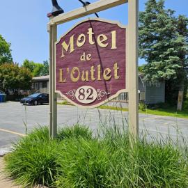 Motel de l'Outlet, hotel in Magog-Orford