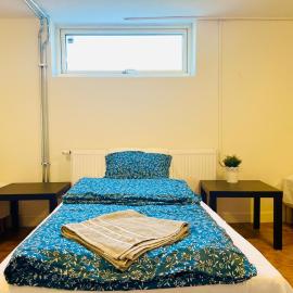 Cozy room with 3 single bed in Landskrona, hotell i Landskrona