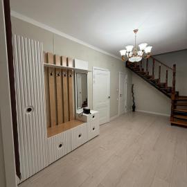 Двухэтажный дом в центре на 6-10 человек, hotel u gradu Uralsk