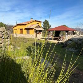Casa Rural Naranja, hotel i El Tiemblo