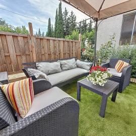 Maison avec jardin privatif à 3KM des plages, khách sạn ở Fréjus