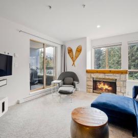 1BR plus King Murphy Bed in Tyndall Stone Lodge, Village Location, Pool and Hot Tub, Fireplace