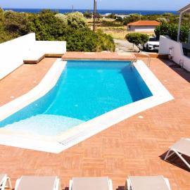 Villa Stamos with Seaview and Private Pool - Partner of Prasonisi Villas, hotelli kohteessa Plimmiri