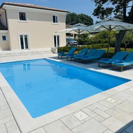 Villa V