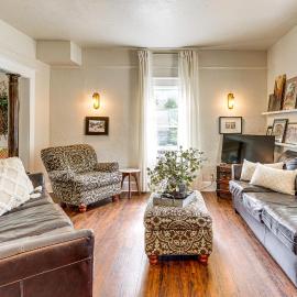 Walk to Downtown: Historic Guthrie Home on Mansur – hotel w mieście Guthrie