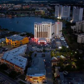 Ramada Plaza by Wyndham Orlando Resort & Suites Intl Drive - Newly Renovated!, מלון באורלנדו