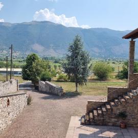 COUNTRY PLACE Apartment with Mountain View
