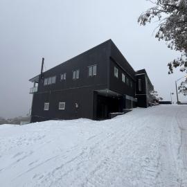Cooroona Alpine Lodge, hotel in Falls Creek