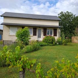 La Petite Maison à Gimel-les-Cascades, hotel a La Bitarelle