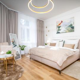 Spacious 2BR Apartment - 90m2 - Parking - 4min Colonnade