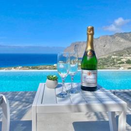 Villa Zina mit Infinity-Pool und Meerblick