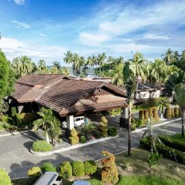 Waterfront Insular Hotel Davao, hótel í Davao City