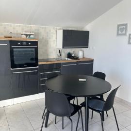 Apartmani Božica, Hotel in Jezera