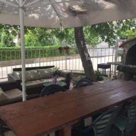 Under the Fig tree, hotel u gradu Pirovac