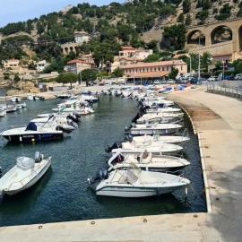 Maison pieds dans leau: Ensuès-la-Redonne şehrinde bir otel