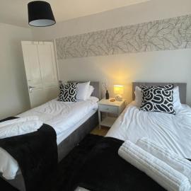 Spacious 3 Bedroom Contractor Stay House in Birmingham B23 near M6 & Fort Dunlop with Free Parking and WiFi