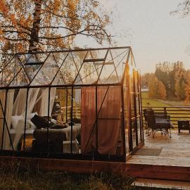 Taivasalla glamping - luxury stay with a view to the lake, hotel i Tampere