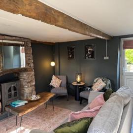 Ty Llaeth 2-Bed Cottage Sleeps 4 Pet Friendly