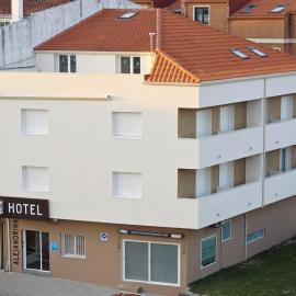 Hotel Alejandrina Poio، فندق في بويو