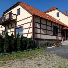 Folwark Zielona Dolina, hotel in Sieniawa