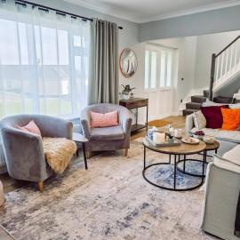 Viesnīca Spacious 4-Bed Dover House | Hot Tub & Sea Views pilsētā Kent