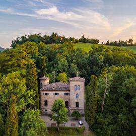 Rocchetta Cionini - a Castle overlooking the Motor Valley