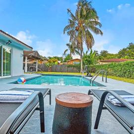 Sunny Miami Stay - Pool - BBQ - Centrally Located