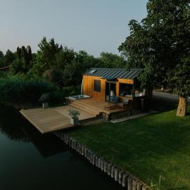 Feelmore Tiny House Szarvas, hotel Szarvason
