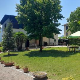 Villa Sara - Lake view, Garden & Private Parking, hotell sihtkohas Lecco
