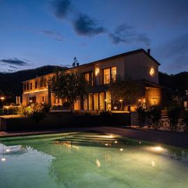Col del Noc - Luxury Apartments & Pool Prosecco Hills, hotelli kohteessa Vittorio Veneto