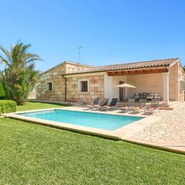 Villa Les Pells by Villa Plus