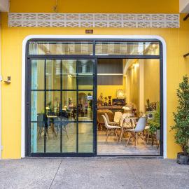 113 Yellow House Hostel