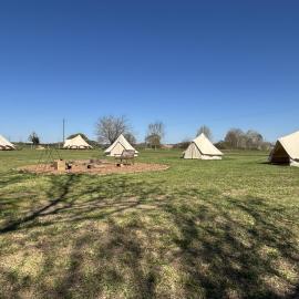The Outpost - Glamping & Camping, hotel in Redbourn