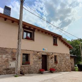 Vivienda de Uso Turístico Los Castaños, hotel in San Román de Sanabria