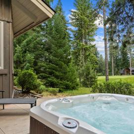 Larkspur Lookout in Suncadia - Fairway View, Hot Tub, Firepit, BBQ, Smart TV, Xbox, Fully Equipped Kitchen, Hi-speed Wi-Fi, Hotel in Cle Elum