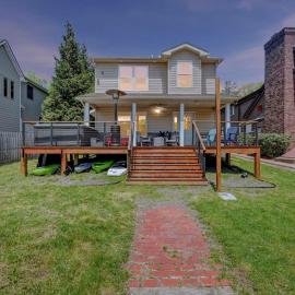 Lakefront home with kayaks fire pit hot tub and walk to restaurants and bars