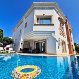 L'Orchidée - Villa de luxe avec piscine chauffée, ascenseur privatif et vue sur le lac de Tunis, hotel i Tunis