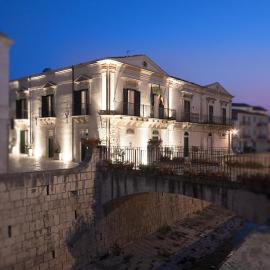 Viesnīca Hotel Novecento pilsētā Šikli