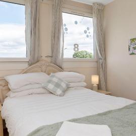 Edinburgh Bungalow Royal Infirmary Hospital Airport Free Prosecco And Parking B, hotel in Edinburgh