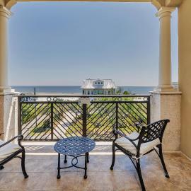 Sea Gate #301, hotel in Demere Park