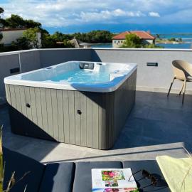 Dalmatia Nin Apartment with Private Jacuzzi, hotel en Nin
