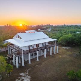 Starlight Serenity - Hideaway with Stunning Views, hotel u gradu Pirates Cove