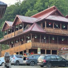 Bîrsana에 위치한 호텔 Casa din Barsana