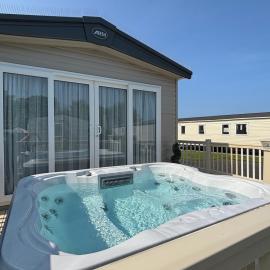 Oak Village 17 - HOT TUB Grange Leisure Park, Mablethorpe - Central heating, Pet friendly - Meadow Lakes Caravan & Lodge Hire, hotel in Mablethorpe