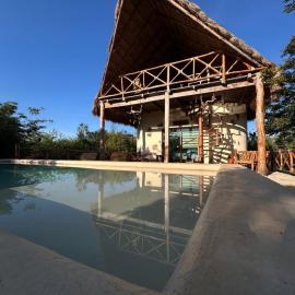 Hotel Aldea Maya، فندق في فالادوليد