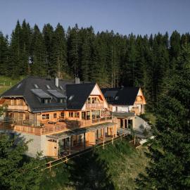 Die neue Weizerhütte, hótel í Sankt Kathrein am Offenegg