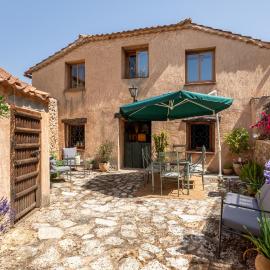Casa Rural El Viejo Almacén, próximo a Segovia, 6 personas、Losana de Pirónのホテル